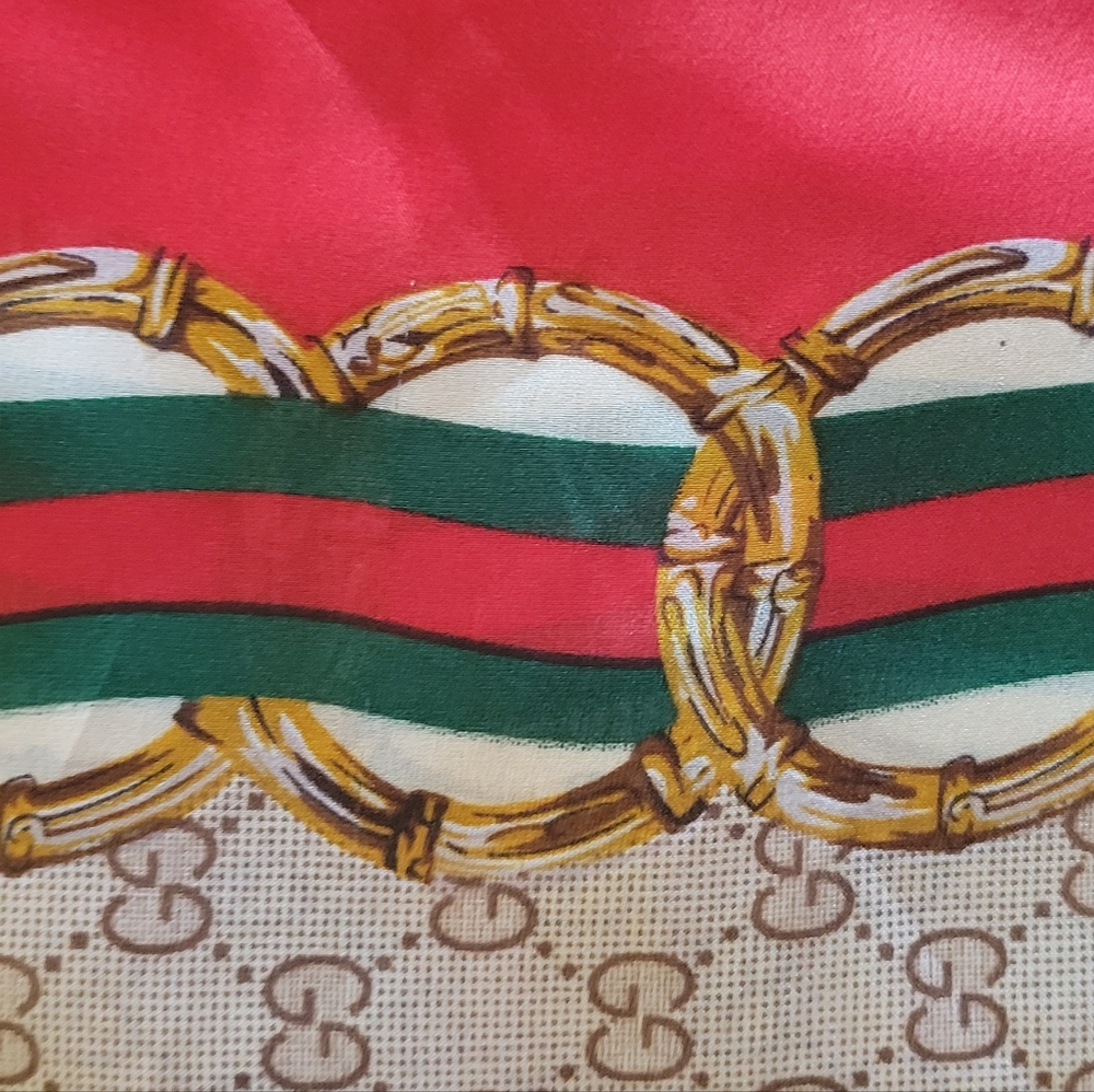 Large Gucci scarf